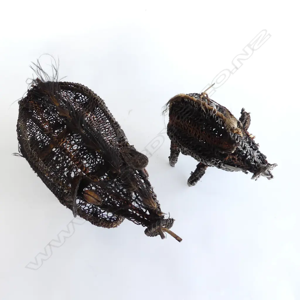 Two PNG woven string pig ornaments, Image 1++